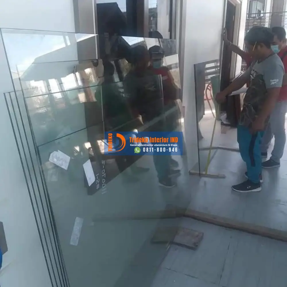 Perbandingan Kanopi Kaca dan Material Lain